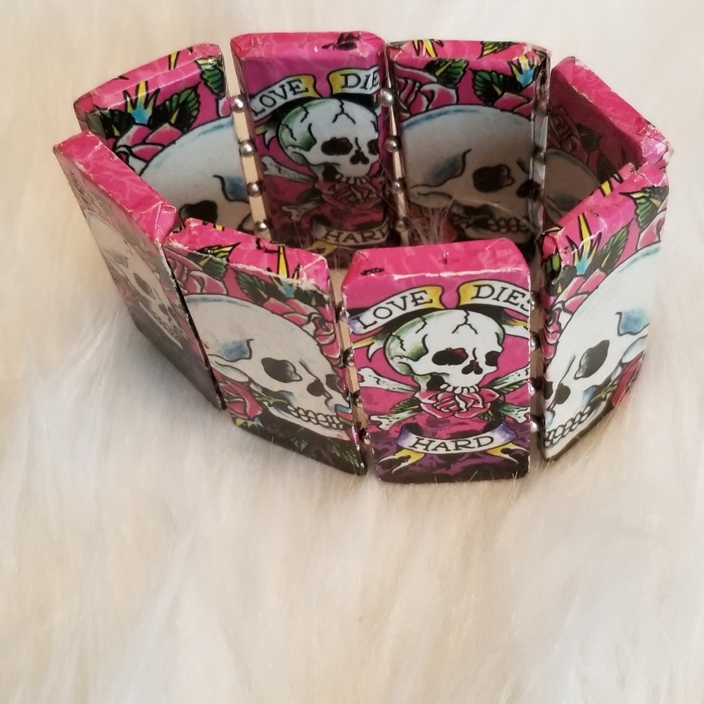 Skull pink white wooden  bracelet - Picture 2 of 4